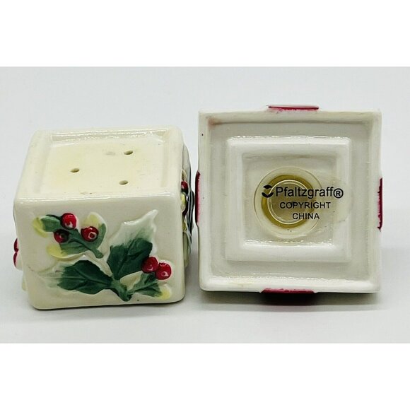 Pfaltzgraff Winterberry Christmas 4 Mini Salt Pepper Shaker Sets 8 Pieces - Picture 3 of 6